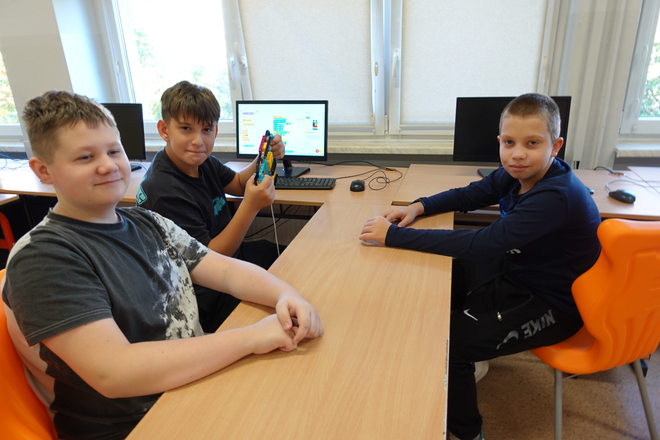 Uczniowie podczas Europejskiego Tygodnia Kodowania- Code Weeek 2024