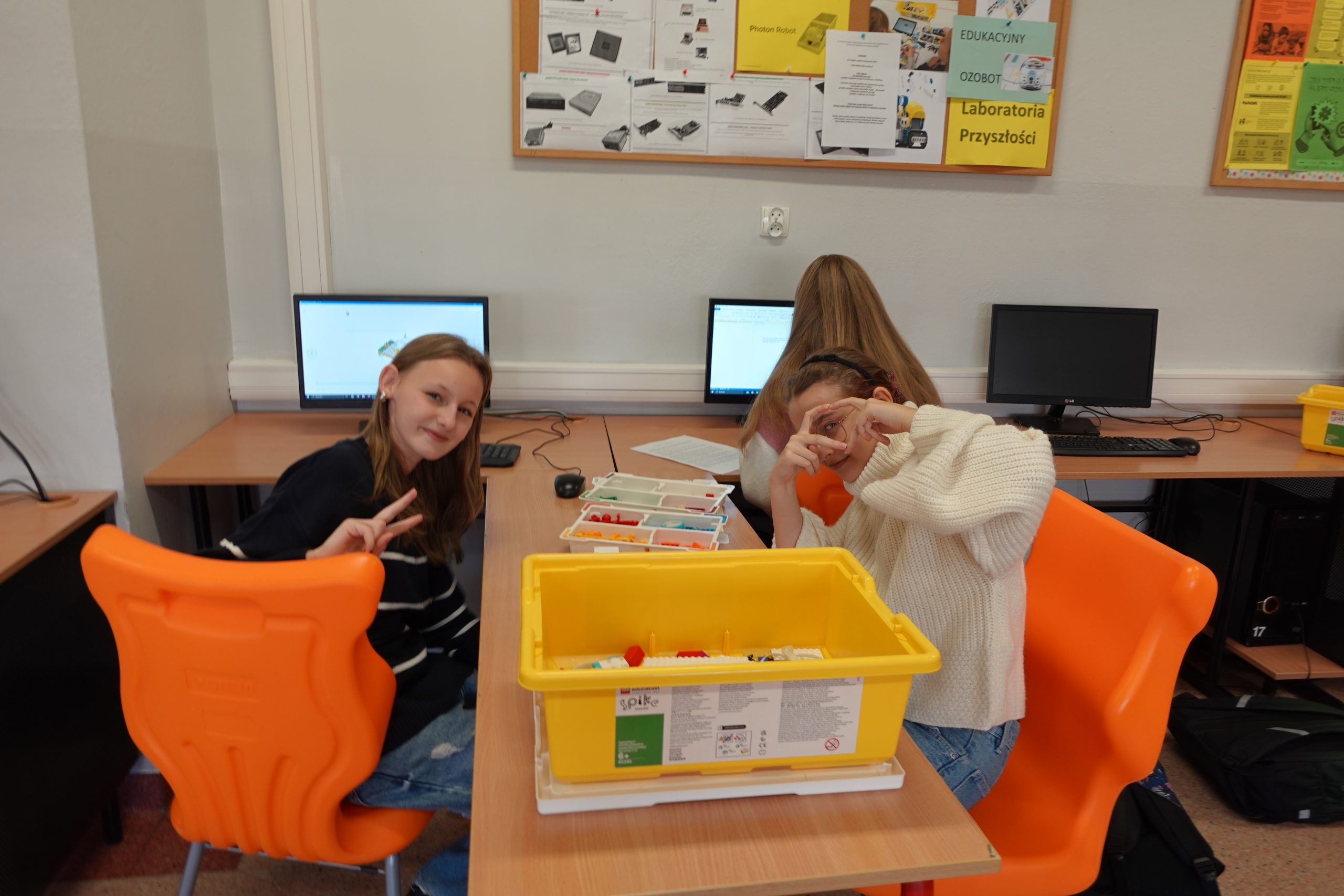 Uczniowie podczas Europejskiego Tygodnia Kodowania- Code Weeek 2024