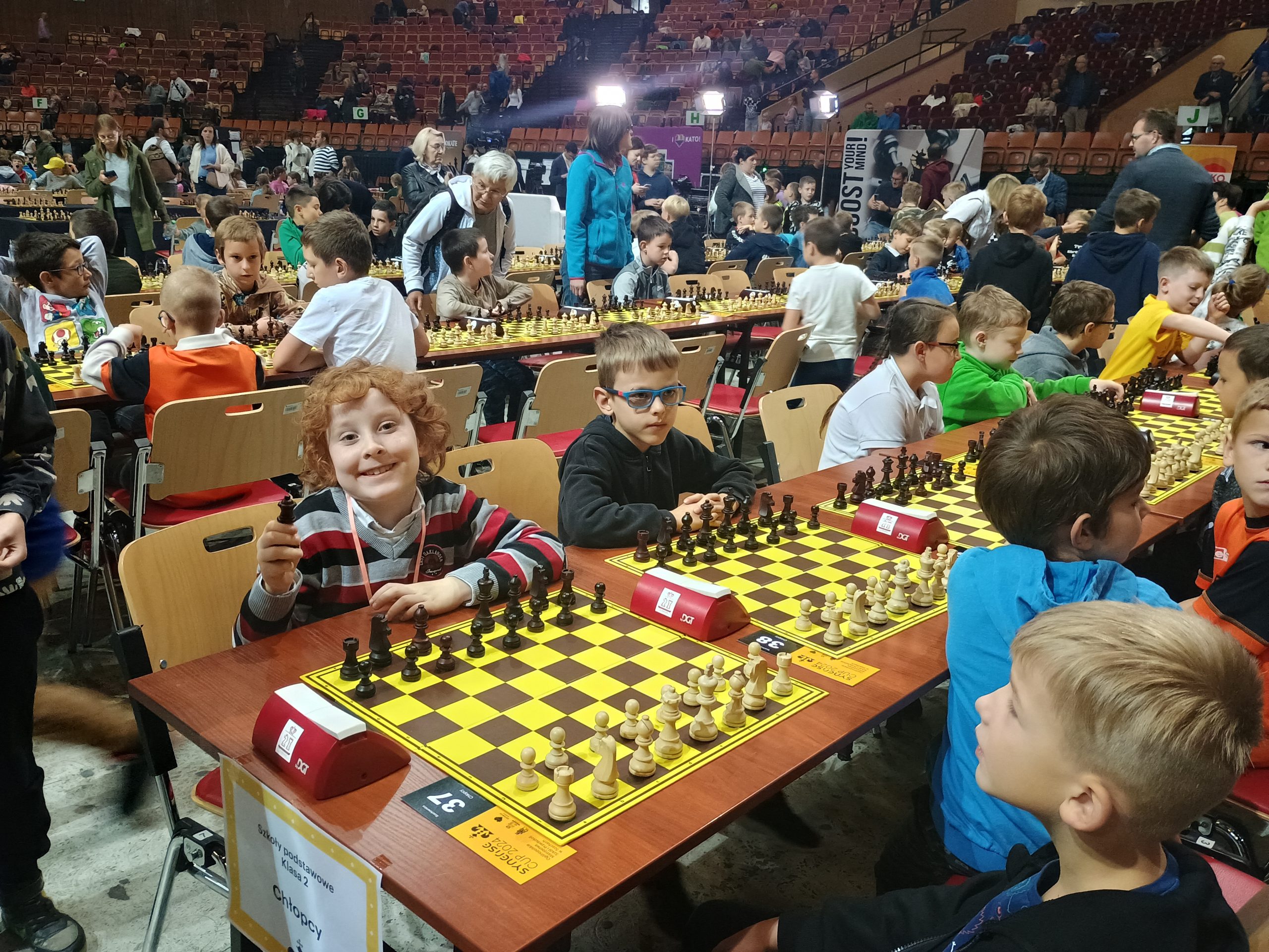 Uczniowie podczas Ogólnopolskich Mistrzostw Szkół i Przedszkoli w Szachach.
