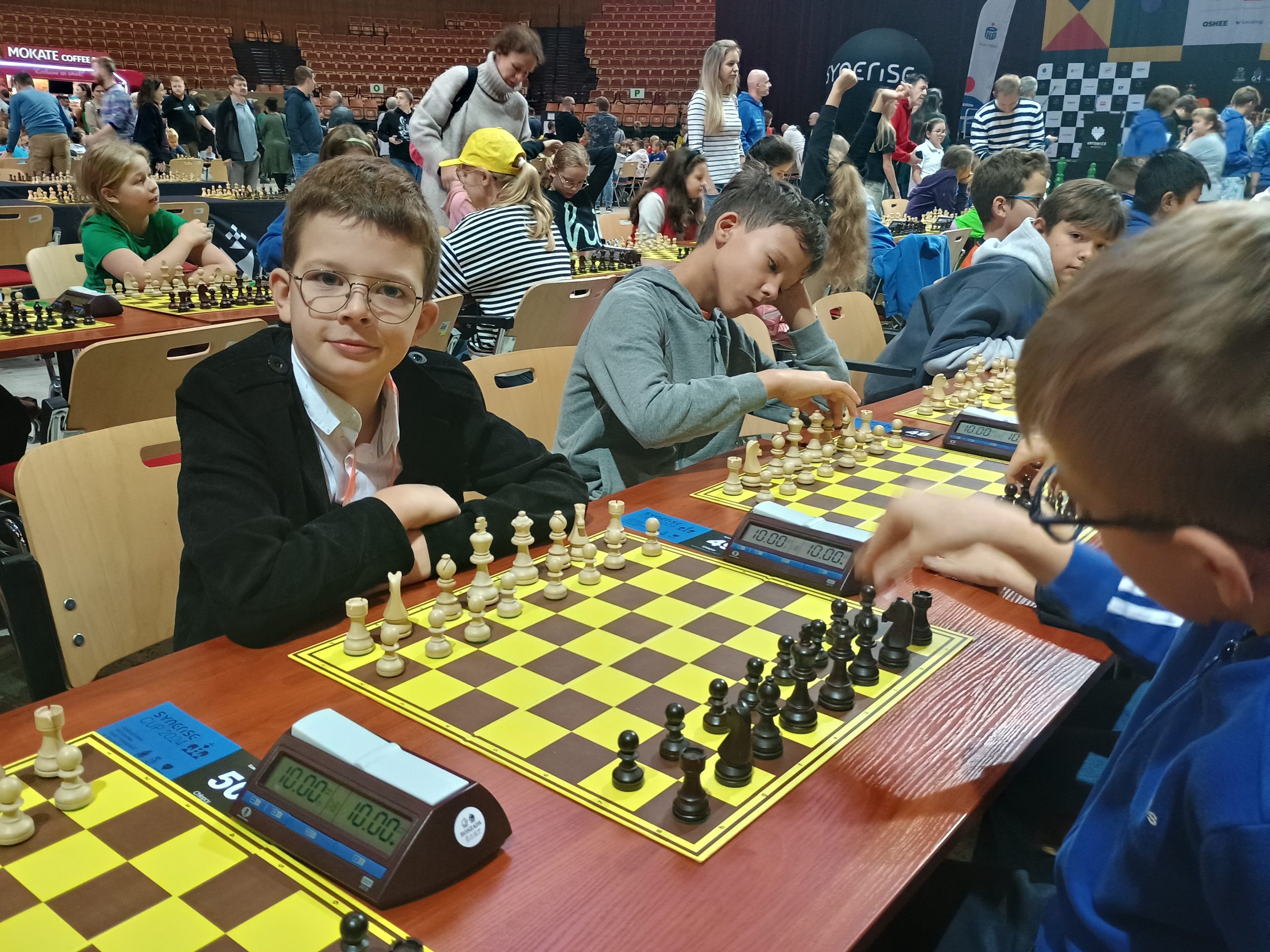 Uczniowie podczas Ogólnopolskich Mistrzostw Szkół i Przedszkoli w Szachach.