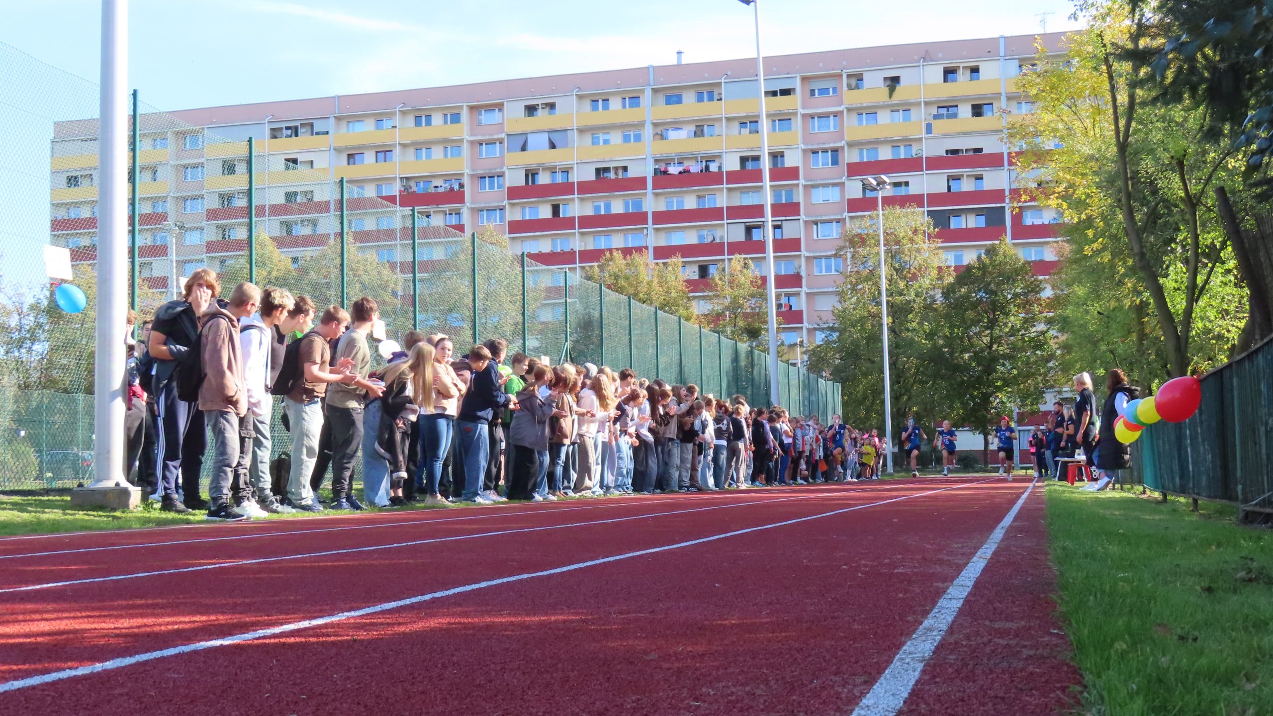 Uroczyste otwarcie bieżni lekkoatletycznej.