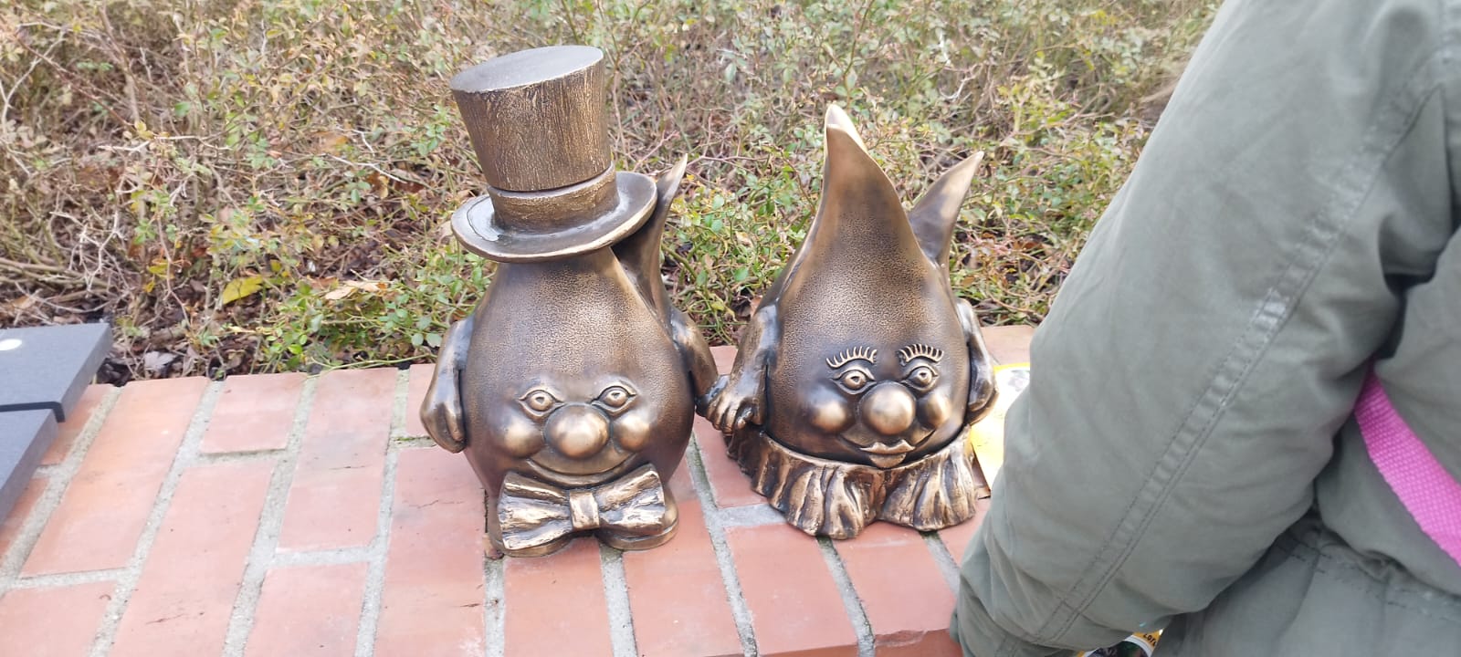 Uczniowie klasy 1b podczas wycieczki po Żorach.