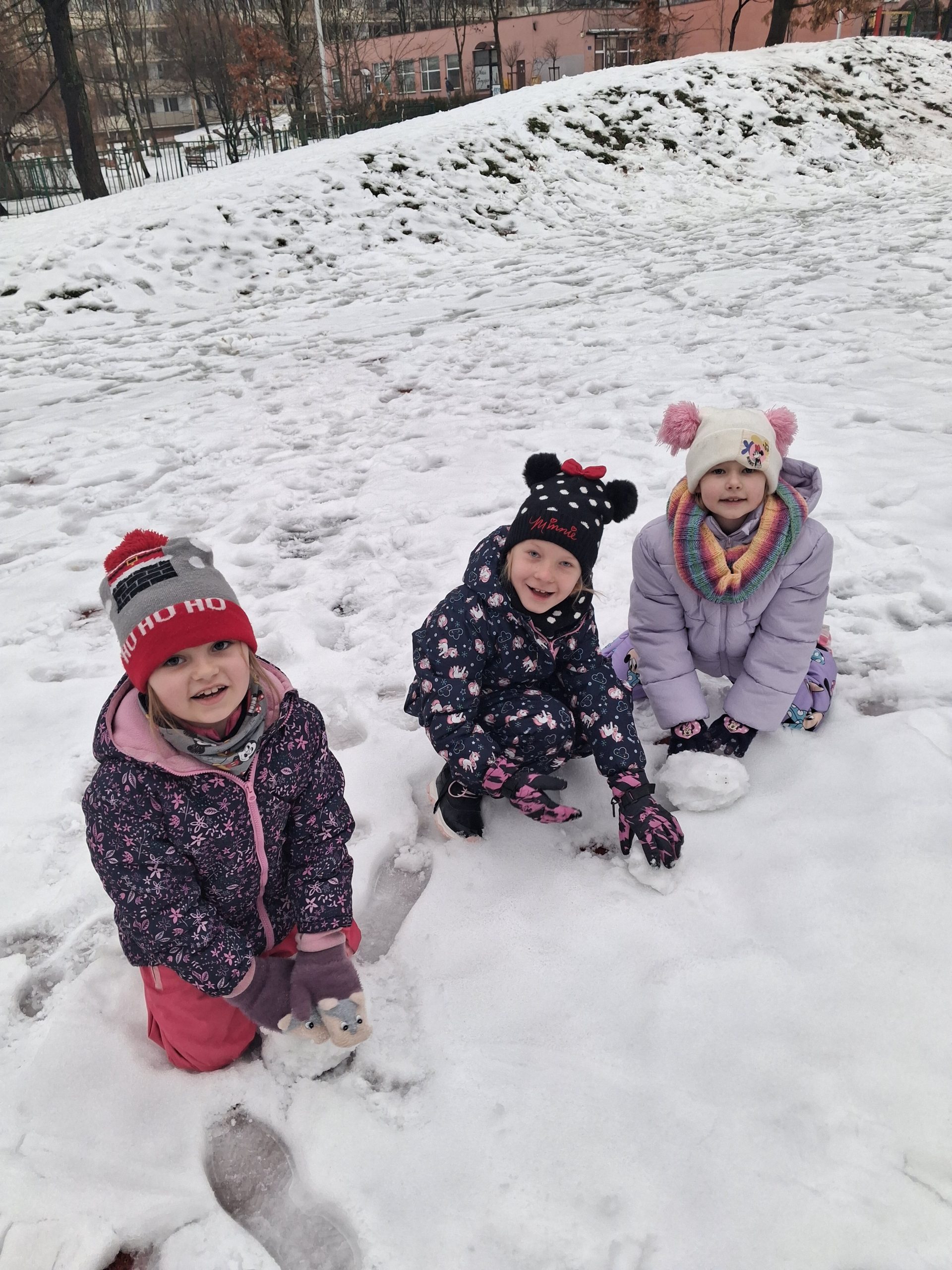 Zabawy na śniegu klasy 1a