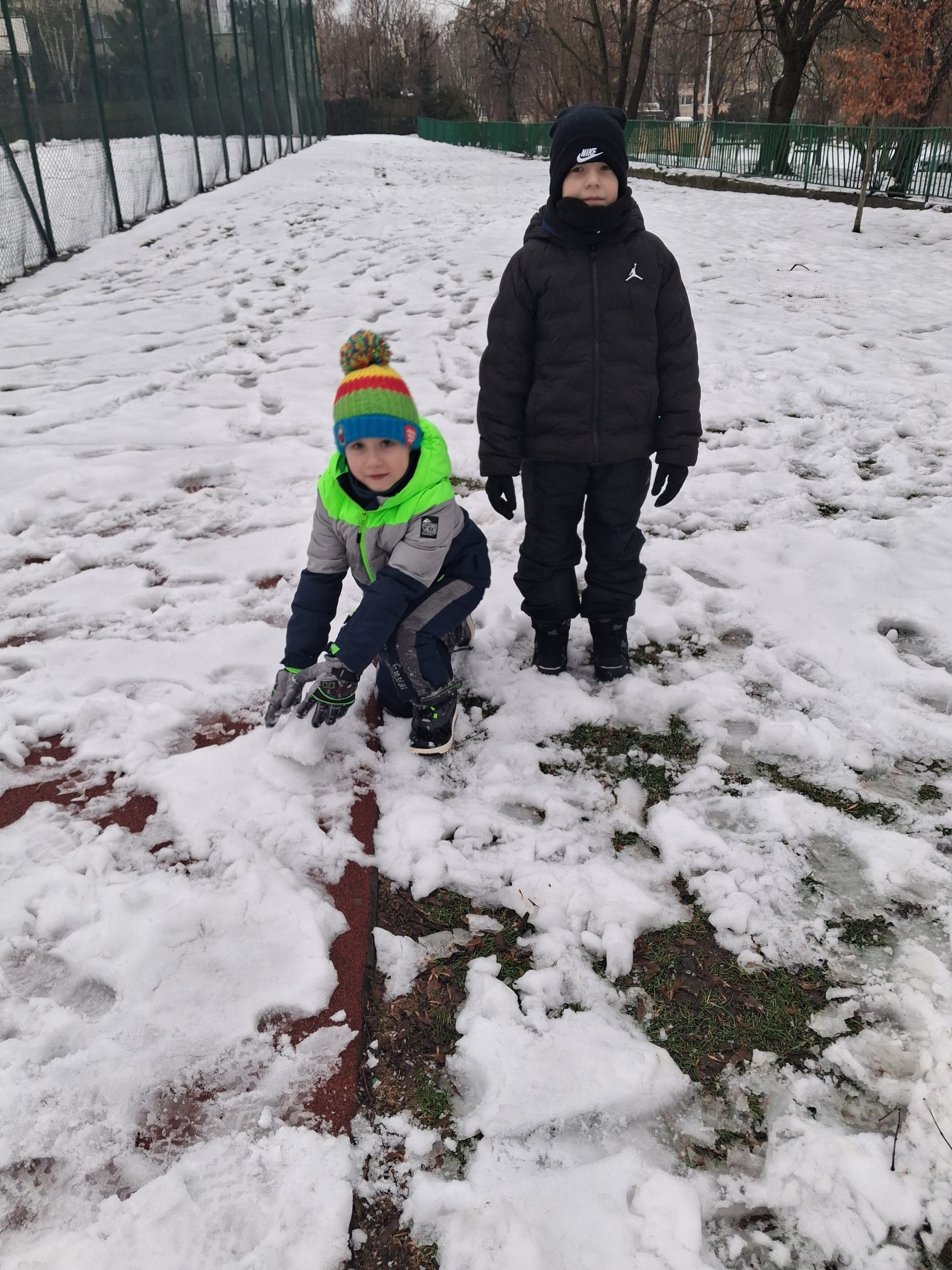 Zabawy na śniegu klasy 1a