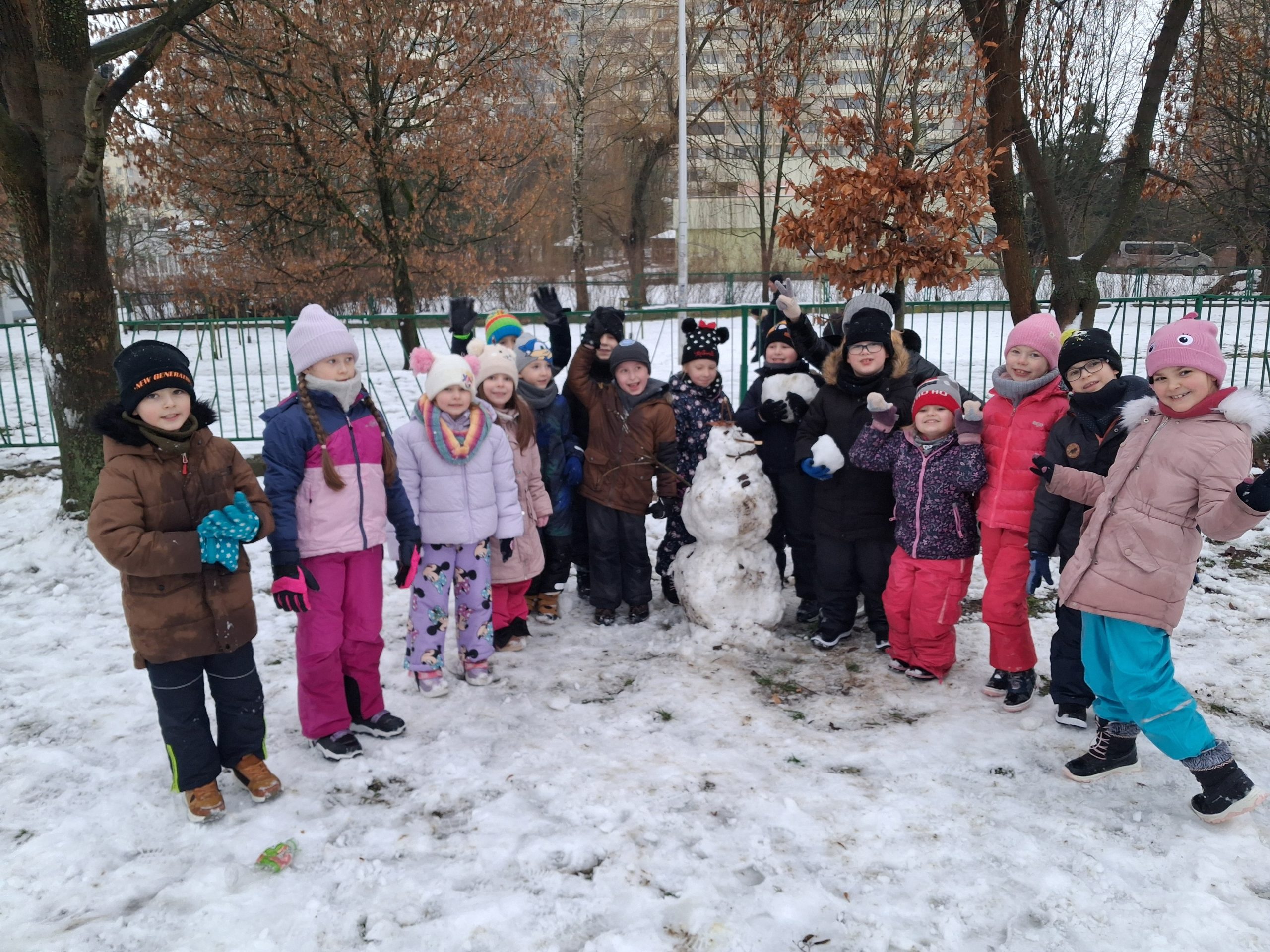 Zabawy na śniegu klasy 1a