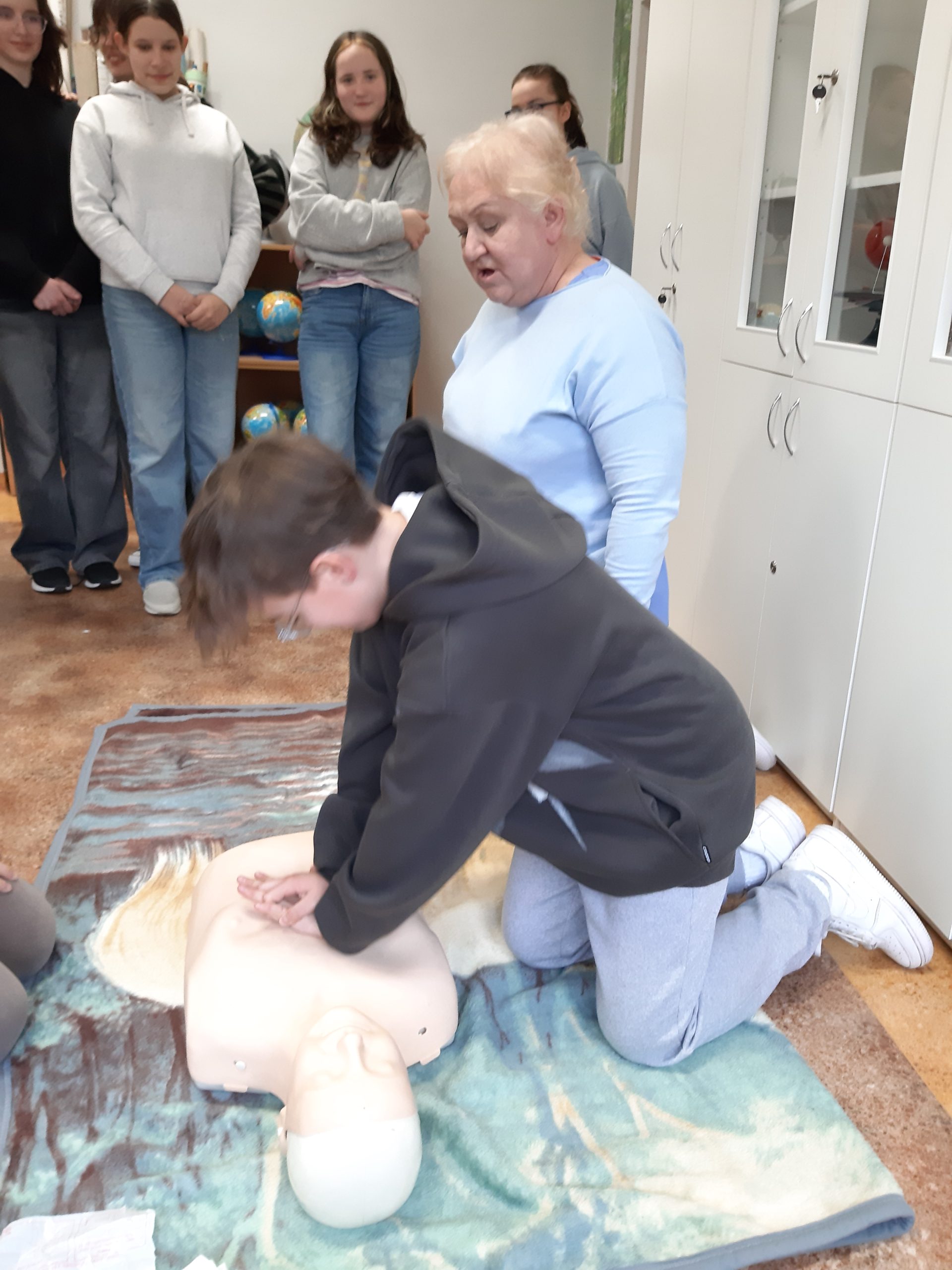 Zajęcia pierwszej pomocy w klasie 6b