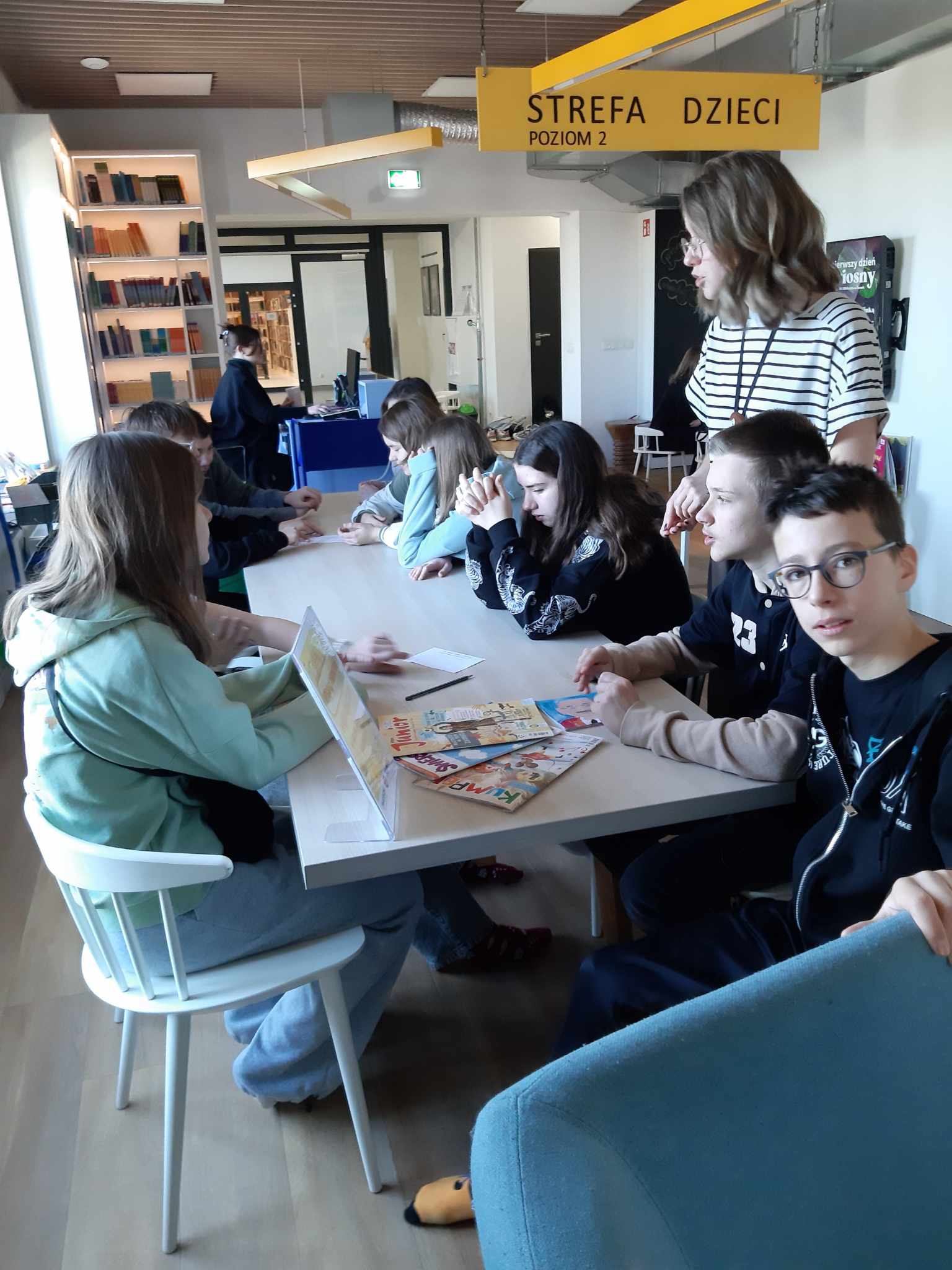 Klasa 6b na warsztatach ,,Moc słów, czyli o tym, jak ważna jest odpowiedzialność za wypowiadane słowa"