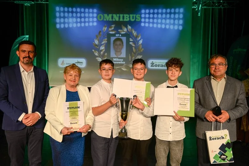 Laureaci oraz organizatorzy konkursu Co wiesz o Żorach?