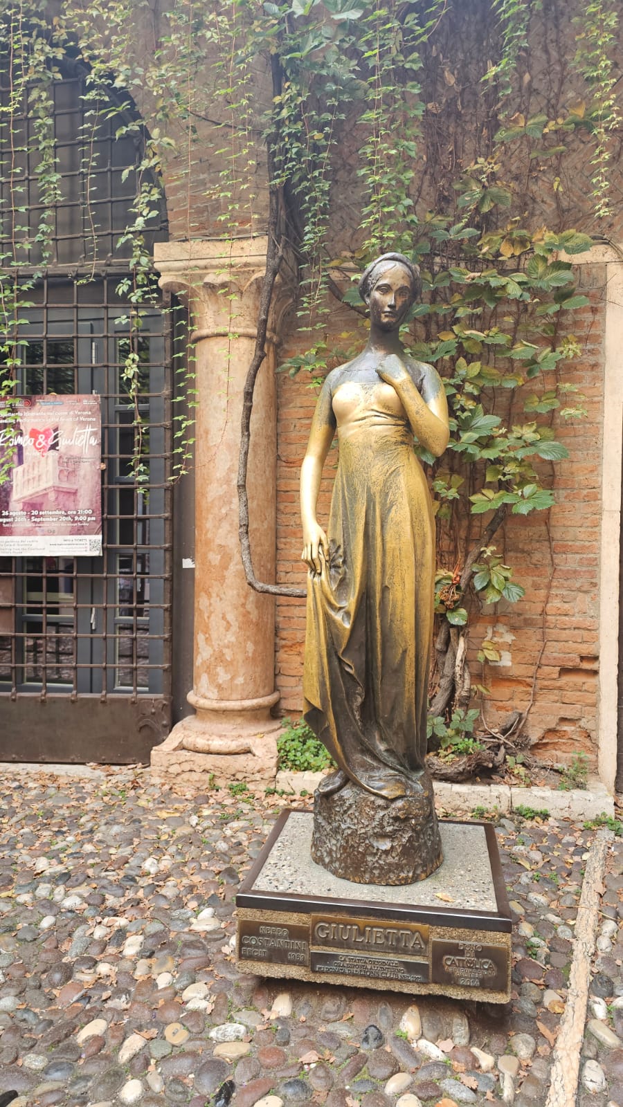 Uczniowie szkoły podczas wycieczki do Włoch.