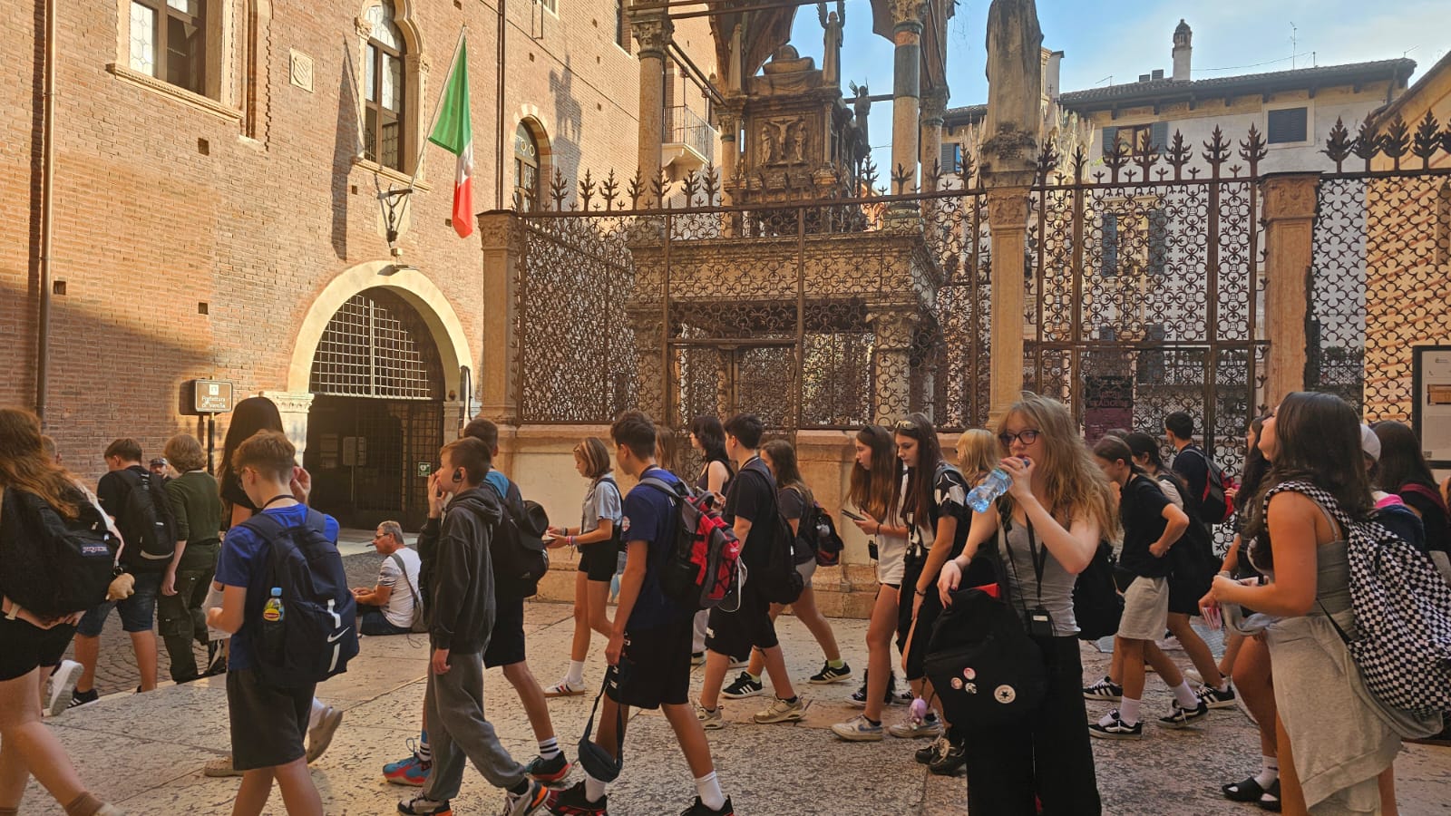 Uczniowie szkoły podczas wycieczki do Włoch.