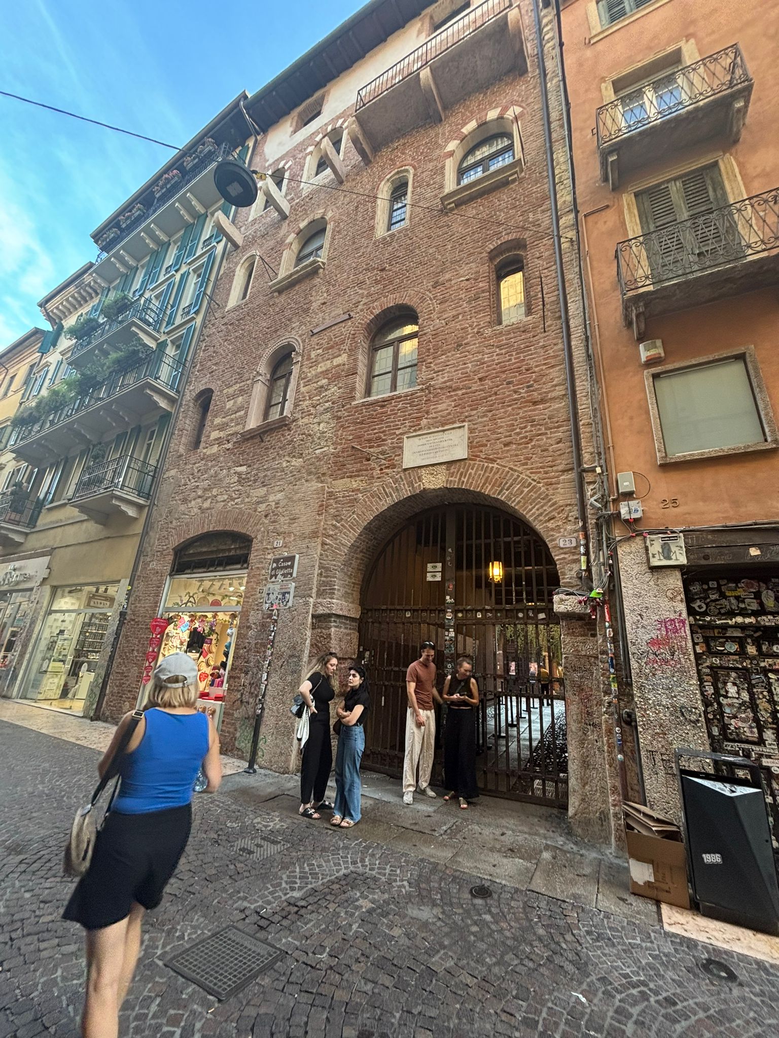 Uczniowie podczas zwiedzania Werony i jeziora Garda