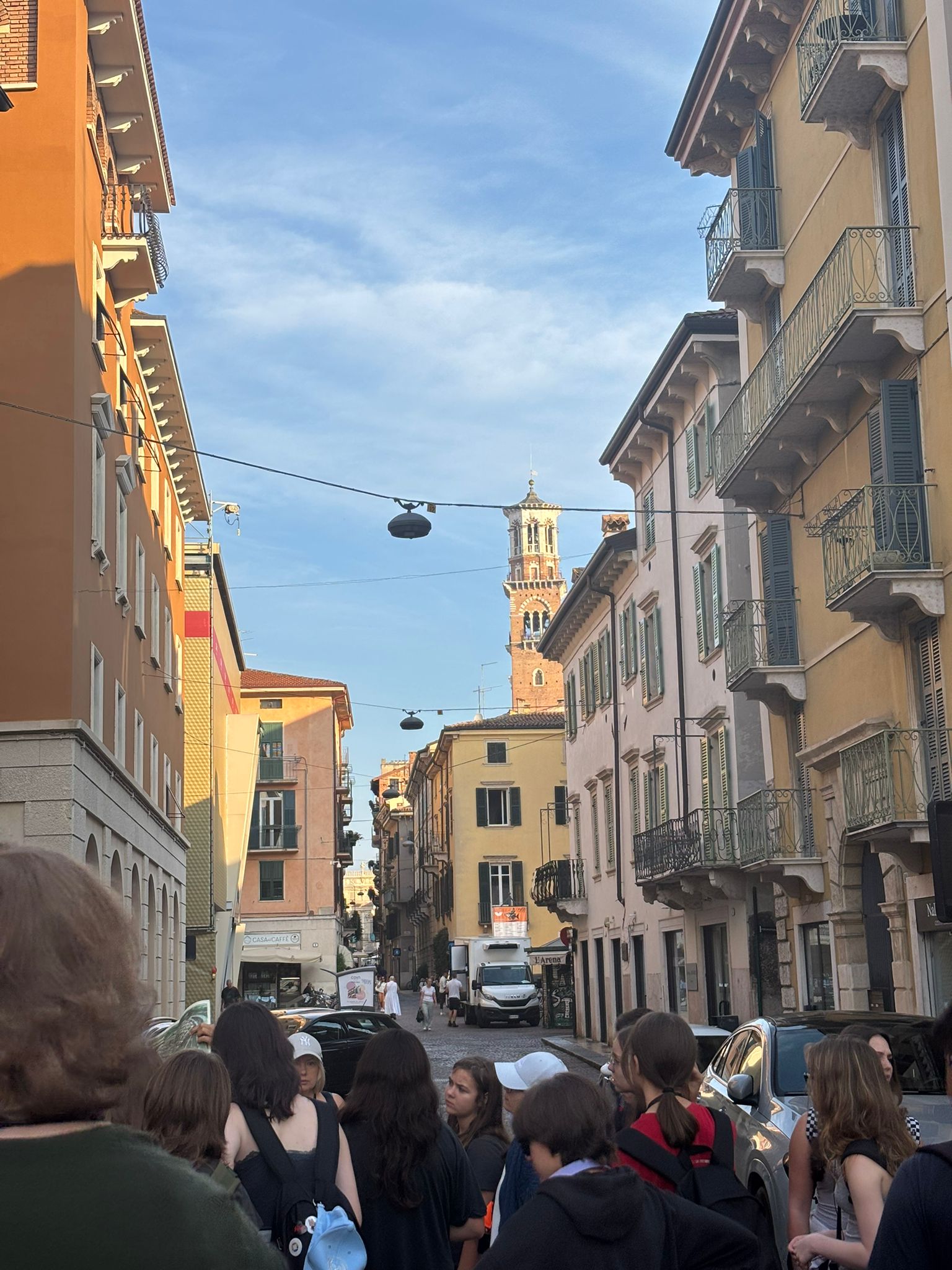 Uczniowie podczas zwiedzania Werony i jeziora Garda