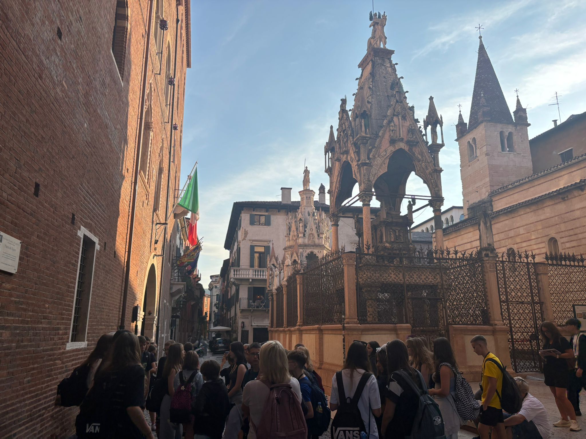 Uczniowie podczas zwiedzania Werony i jeziora Garda