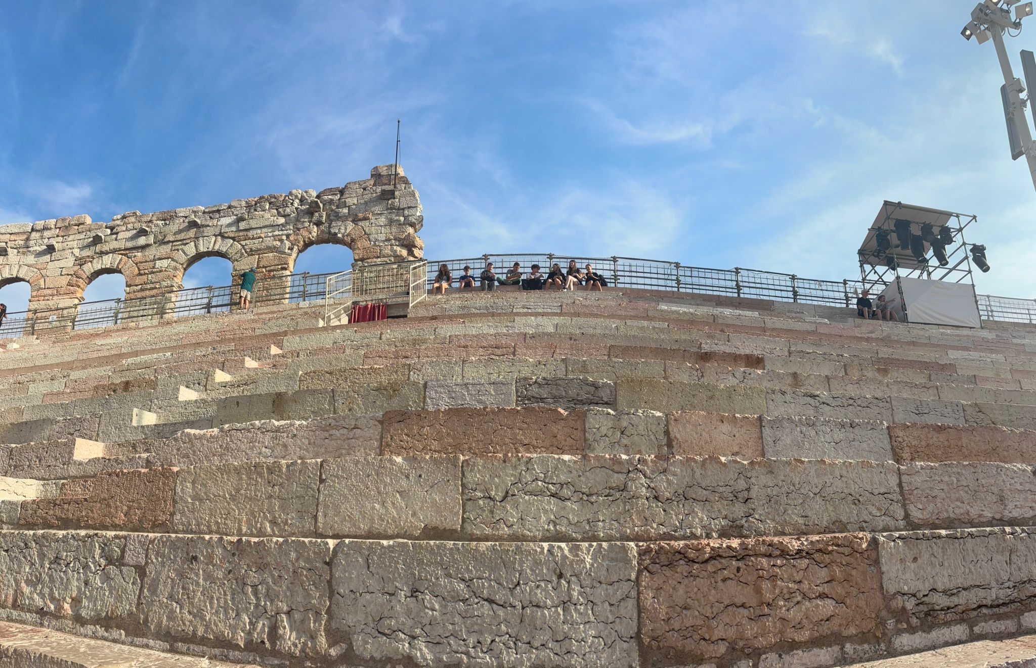 Uczniowie podczas zwiedzania Werony i jeziora Garda