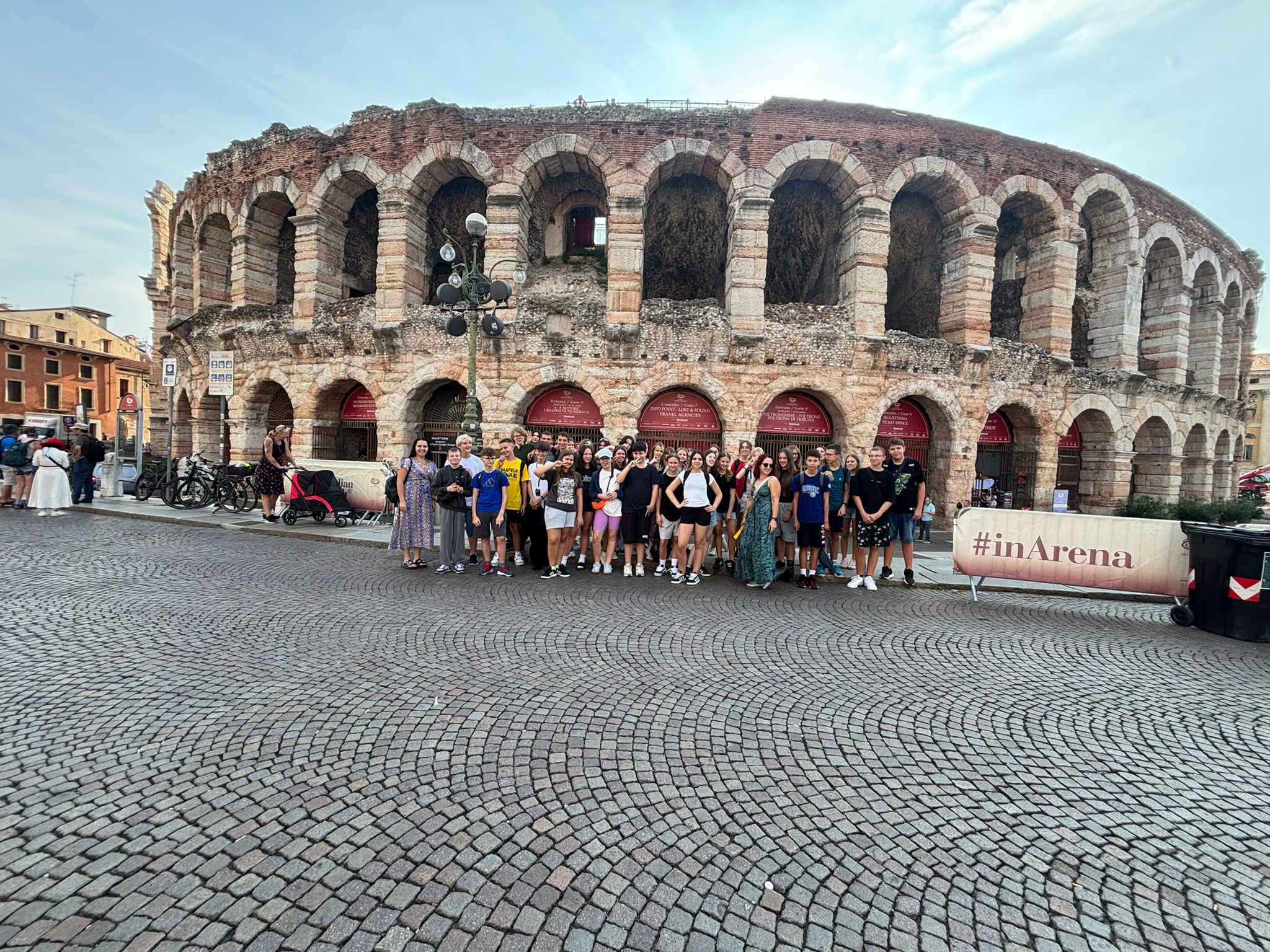 Uczniowie podczas zwiedzania Werony i jeziora Garda