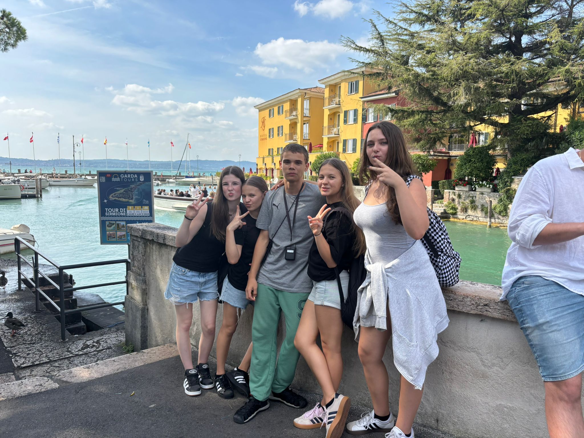 Uczniowie podczas zwiedzania Werony i jeziora Garda