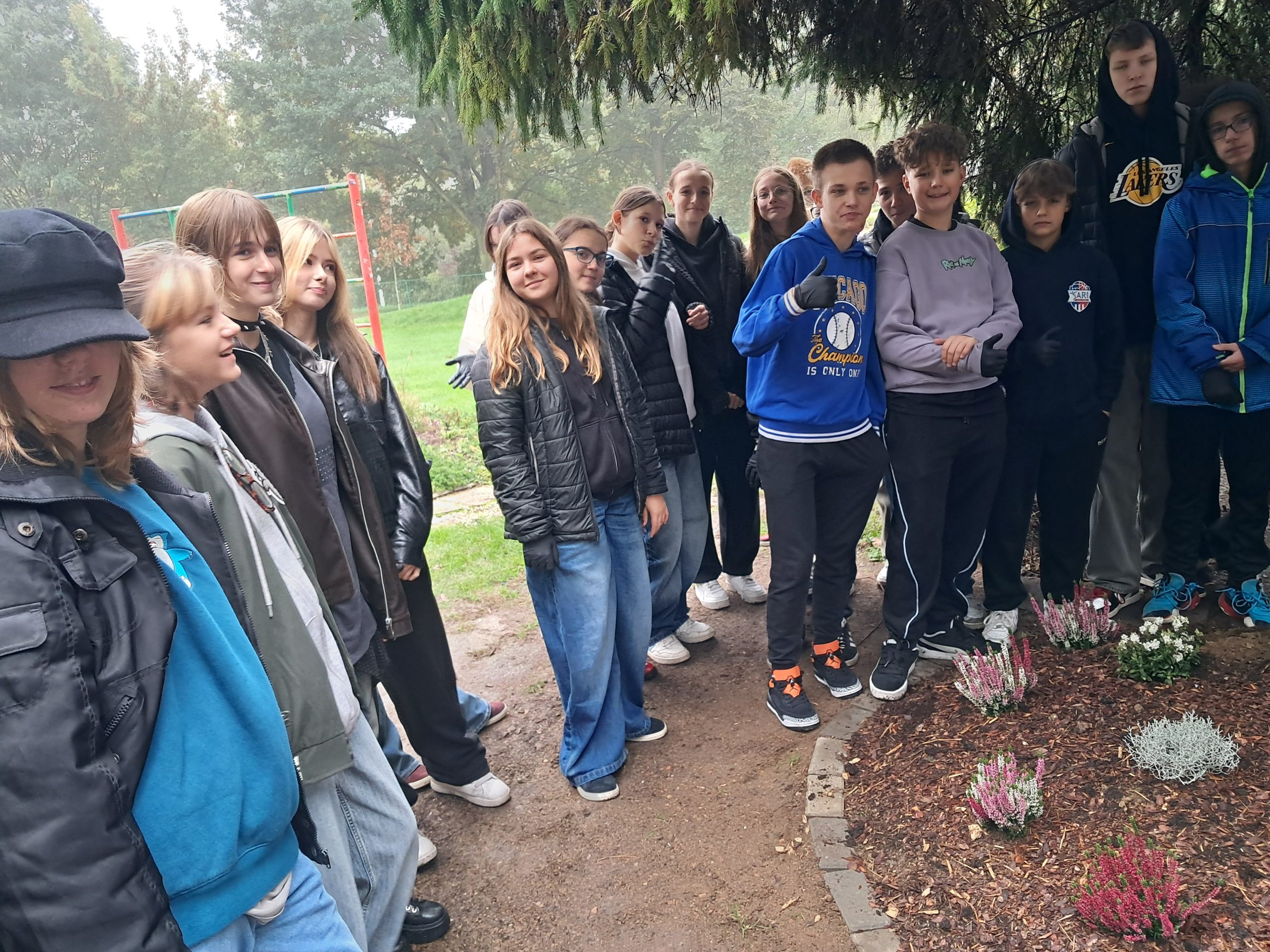 Klasa 7b aktywnie włączyła się w akcję Krokus.