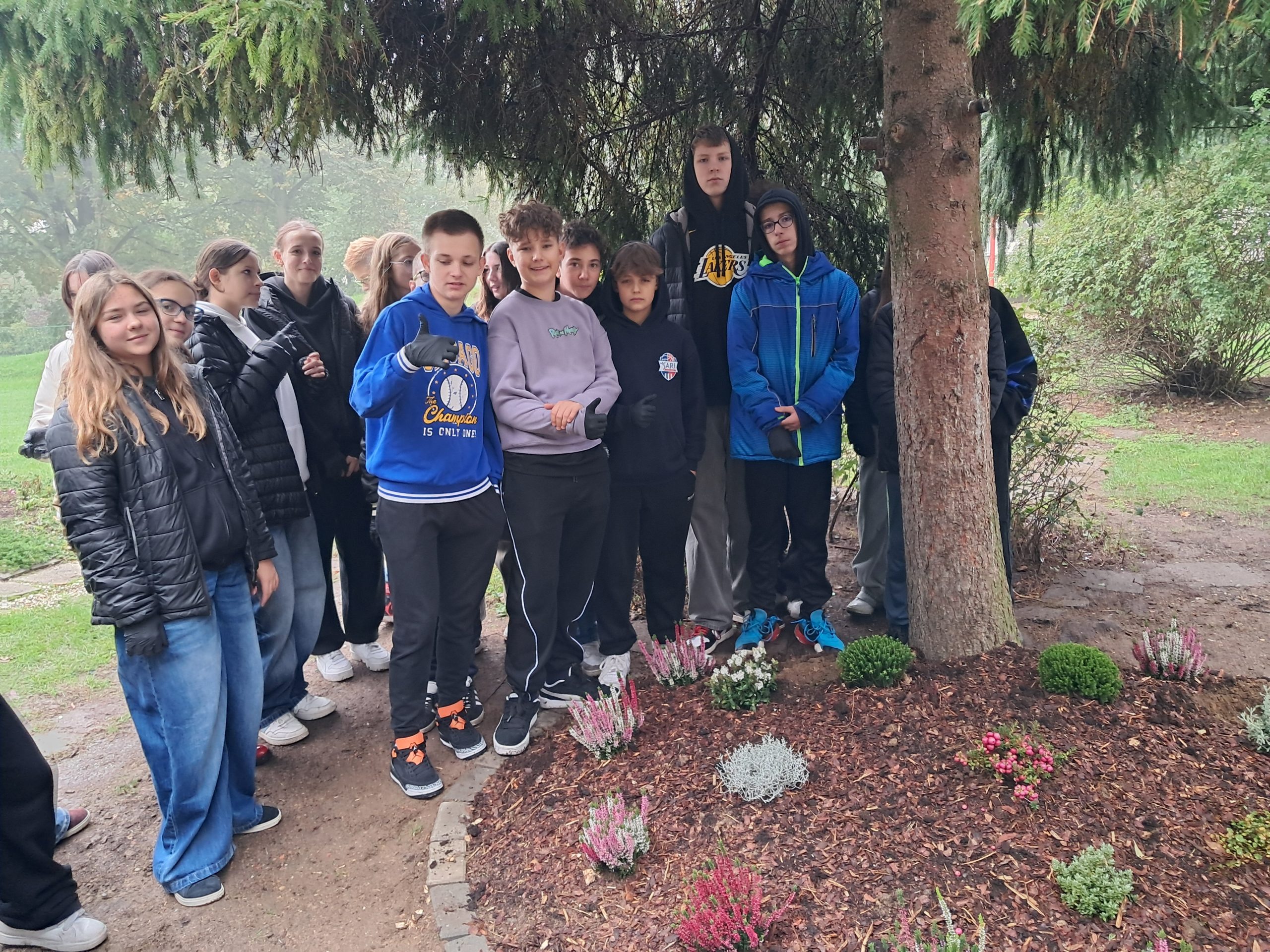 Klasa 7b aktywnie włączyła się w akcję Krokus.