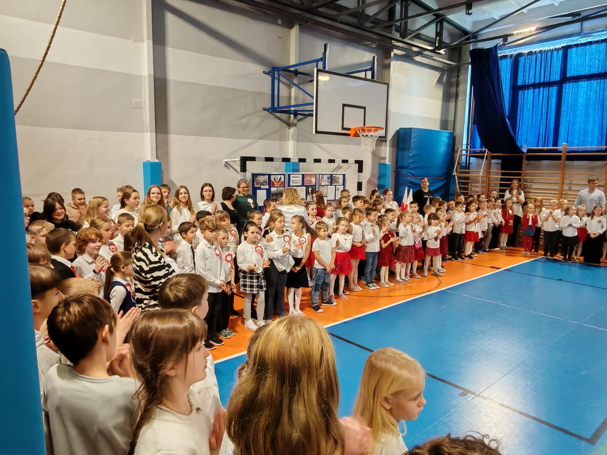 Nasza szkoła wzięła udział w ogólnopolskiej akcji „Szkoła do hymnu”! 