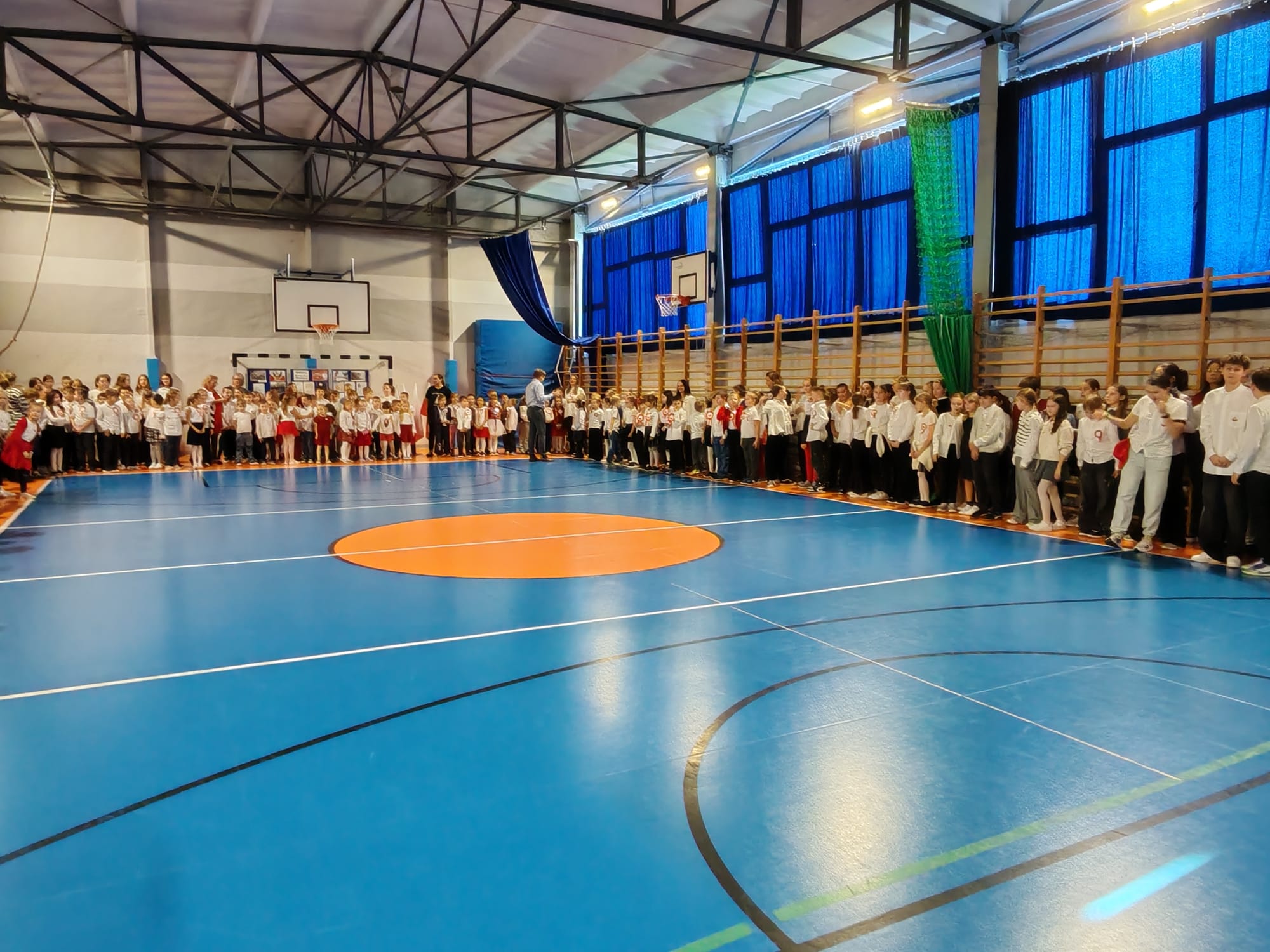 Nasza szkoła wzięła udział w ogólnopolskiej akcji „Szkoła do hymnu”! 