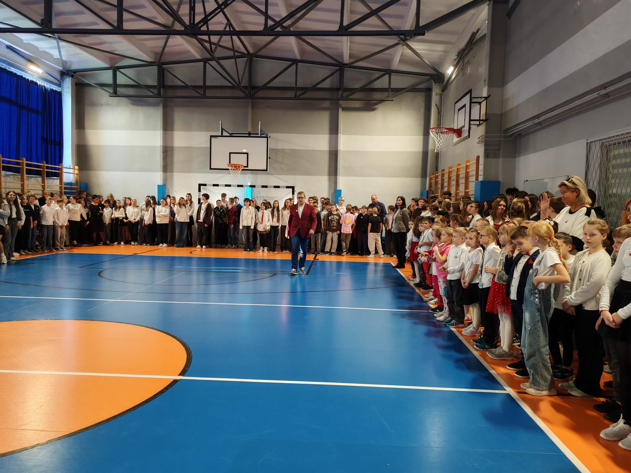 Nasza szkoła wzięła udział w ogólnopolskiej akcji „Szkoła do hymnu”! 