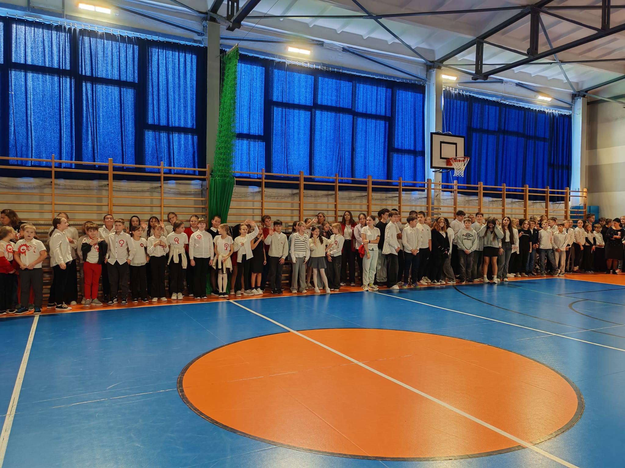 Nasza szkoła wzięła udział w ogólnopolskiej akcji „Szkoła do hymnu”! 