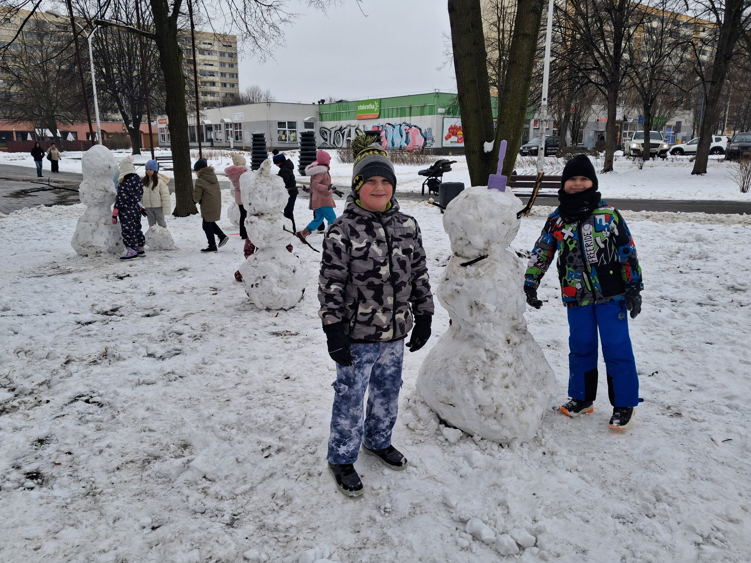 Klasa 2a podczas zabaw na śniegu.