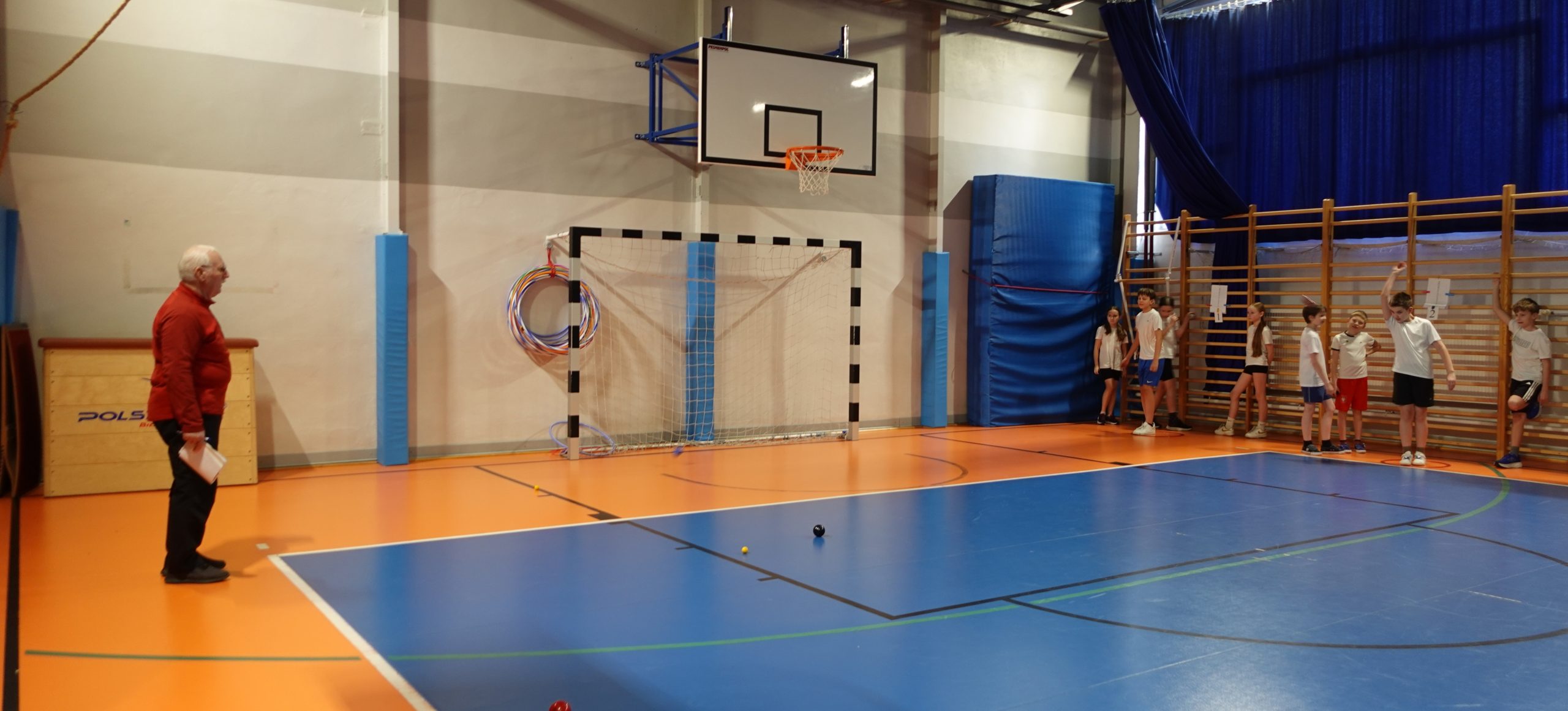 Zajęcia z gry pétanque w naszej szkole.