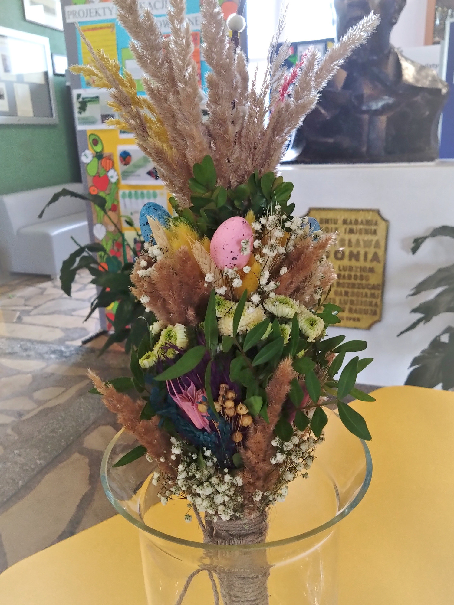 Szkolny Konkurs na Najpiękniejszą Palmę Wielkanocną został rozstrzygnięty.