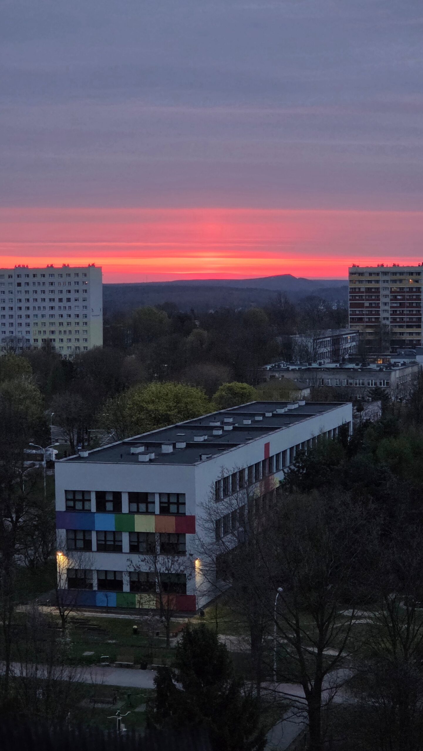 Siedemnastka o świcie!🌄 Życzymy miłego tygodnia!